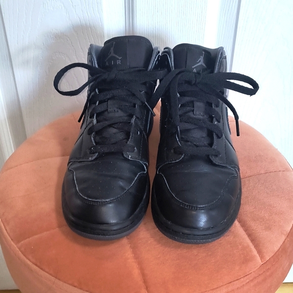 Nike Air Jordan 1 Mid GS Triple Black Size 6.5Y - Picture 2 of 7